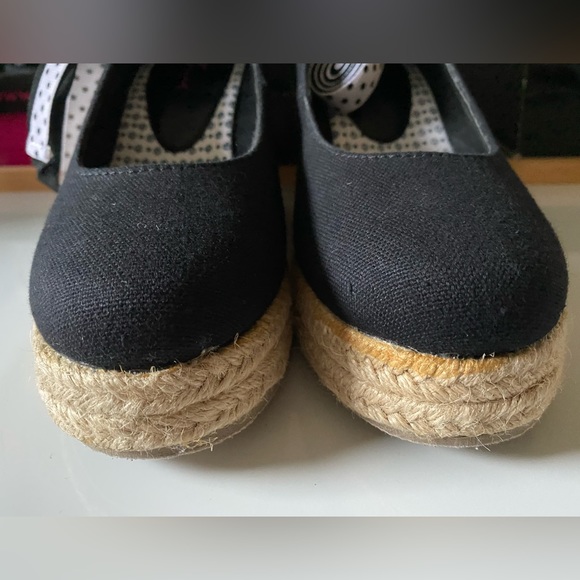 Torrid Lace-up Espadrille’s size 7 Black - Picture 3 of 16
